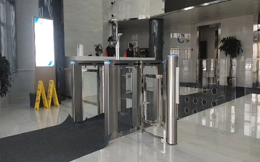 南方航空測(cè)溫人臉識(shí)別速通門