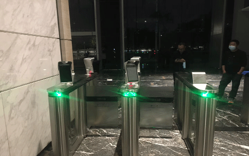 測(cè)溫人臉?biāo)偻ㄩT